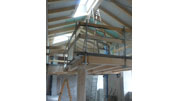Formazione cappotto isolante, completamento tetto e tramezze interne.